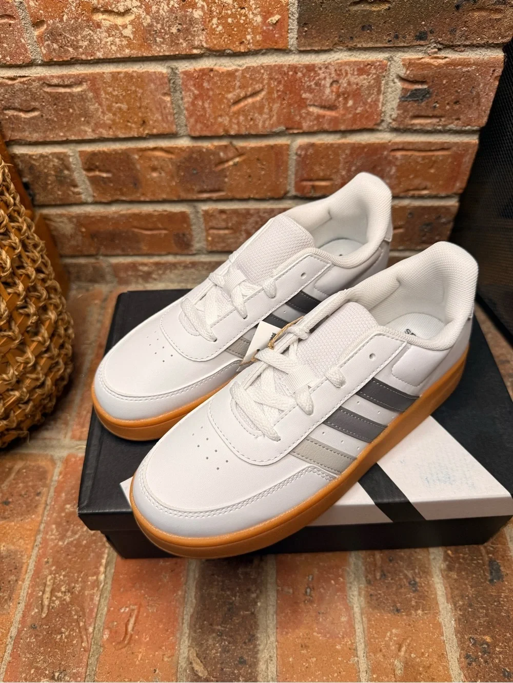 Adidas Breaknet 2.0 K Kids Sneakers White Gray Gum Sole Size 4 Youth NIB